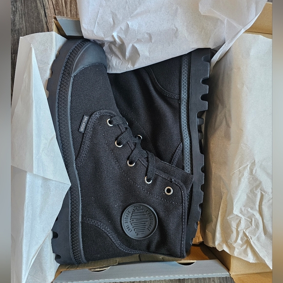 NIB Palladium Pampa Hi in Black size 11 Women's - Picture 9 of 11